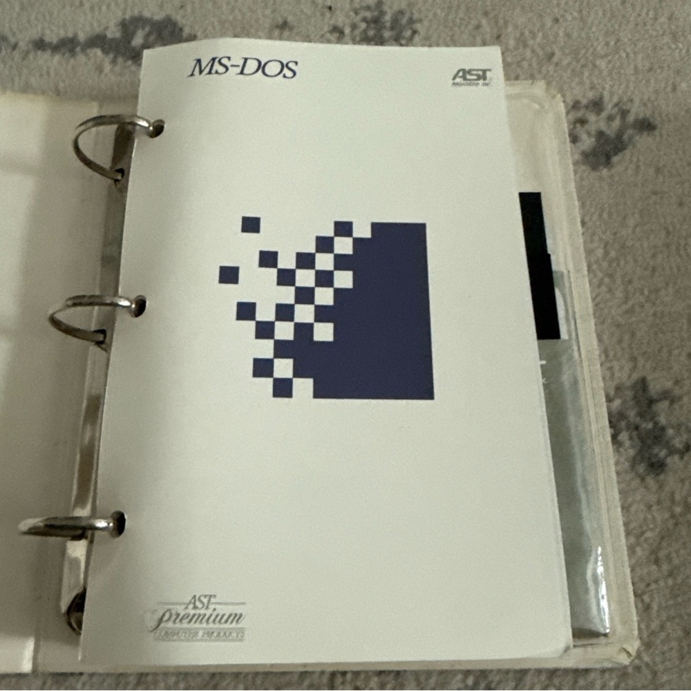 Lot 2 AST Research Inc Computer Operating System MS-DOS + Users Reference Manual - Picture 3 of 16